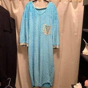 Turquoise nightgown robe